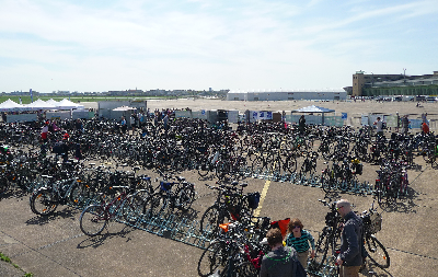 4. April: Fahrradparkplatz